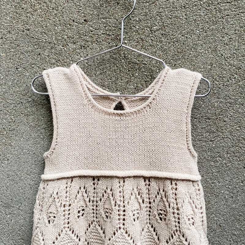 Knitting for Olive Lace Dress Anleitung und Wolle