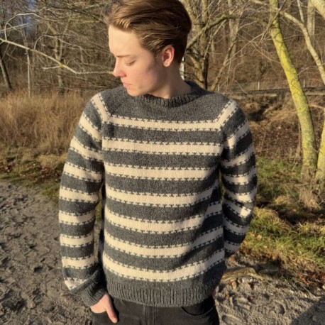 Petite Knit Key Sweater Man Wollpaket