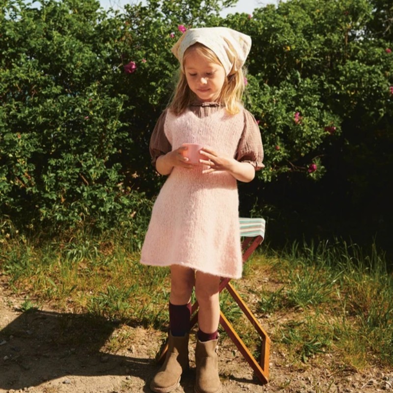 Sandnes 2506 1 Meadow Dress Junior Strickset
