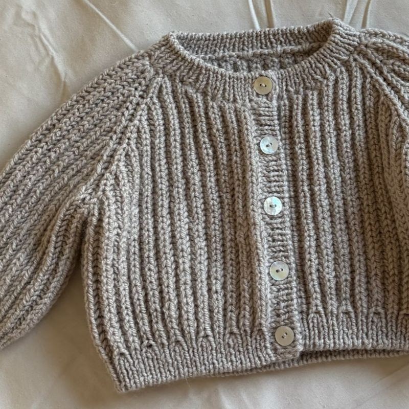 Wool & Beyond Lola Cardigan Englisch Wollpaket