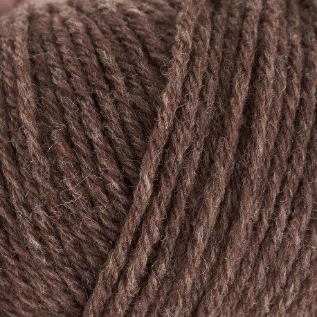 Knitting for Olive Heavy Merino Dark Cognac Detail