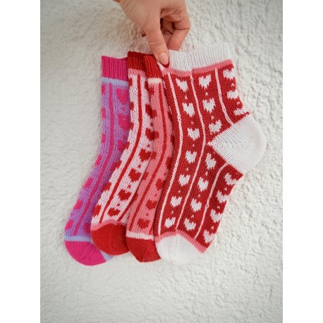 Love-ly Heart Socks Stone Knits