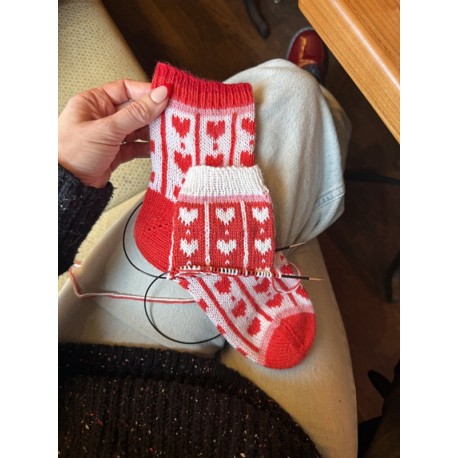Love-ly Heart Socks Stone Knits