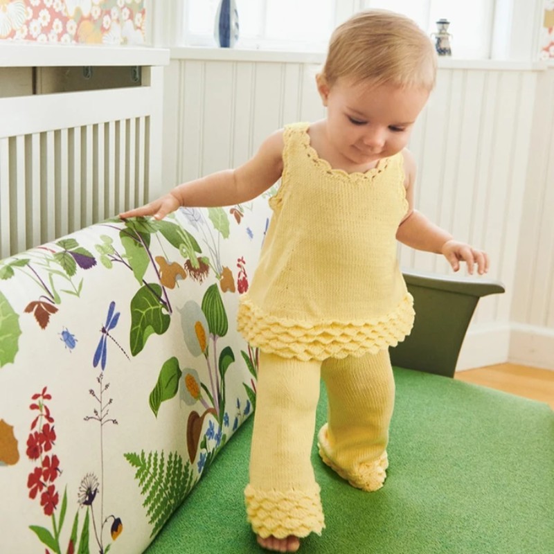 Sandnes 2603 7a Rosette Top Baby Strickset