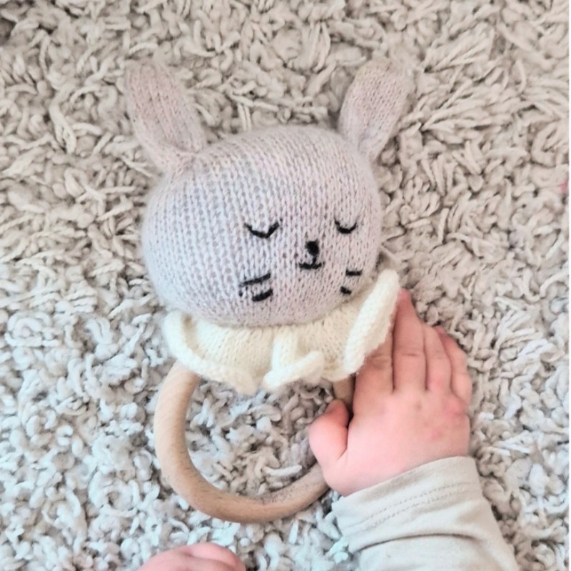 Wolle 7 Bunny Rattle Strickset
