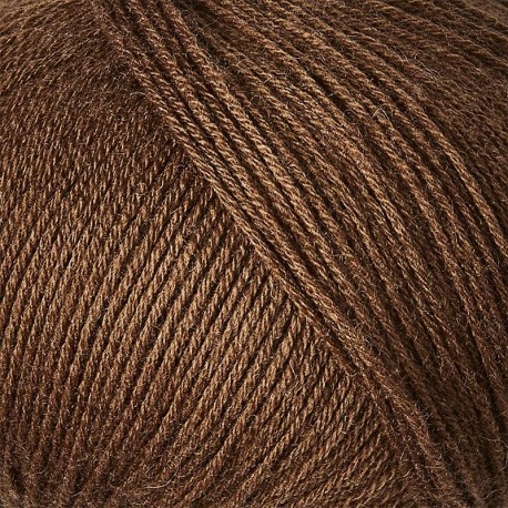 Knitting for Olive Merino Dark Cognac Detail